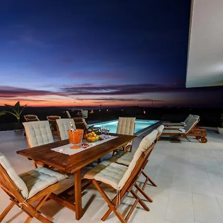 Anica Villa *