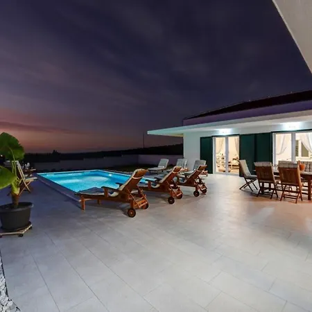 Villa Anica *