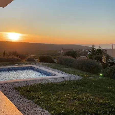 Anica Villa *